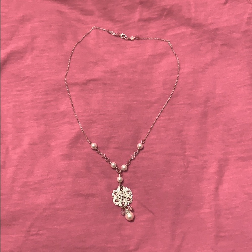 Silver and pearl necklace